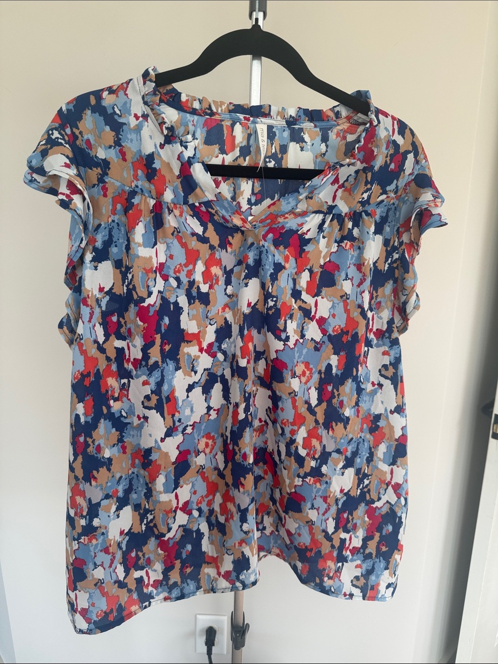 NWT Mia & Tess Women’s Multicolor Abstract Cap-Sleeve flowy Blouse